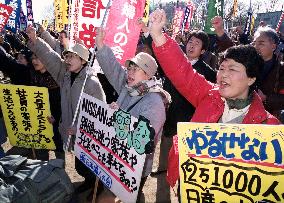 Nissan workers protest plant closure
